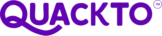 Logotipo da Quackto com a palavra QUACKTO em letras maiúsculas roxas. A letra Q tem uma cauda alongada em forma de curva para baixo e para a esquerda, criando um traço fluido que destaca a primeira letra. Ao lado superior direito da letra O há um pequeno símbolo de marca registrada.